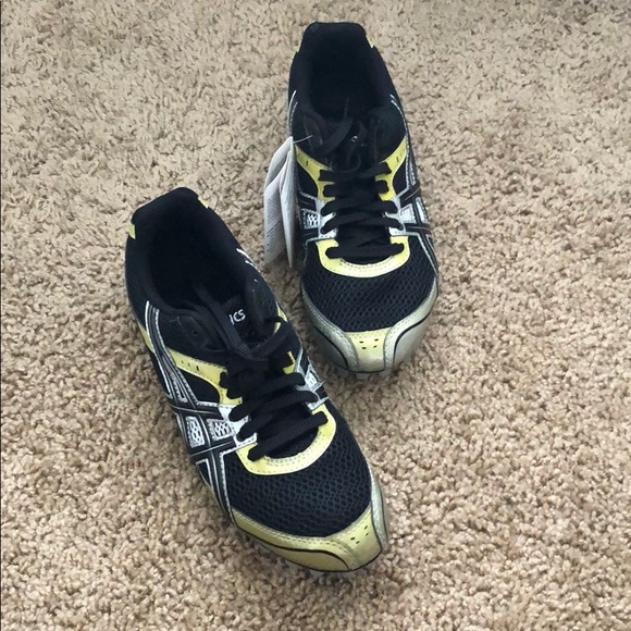 SOCCER OR TRACK CLEATS - Picture 1 of 4